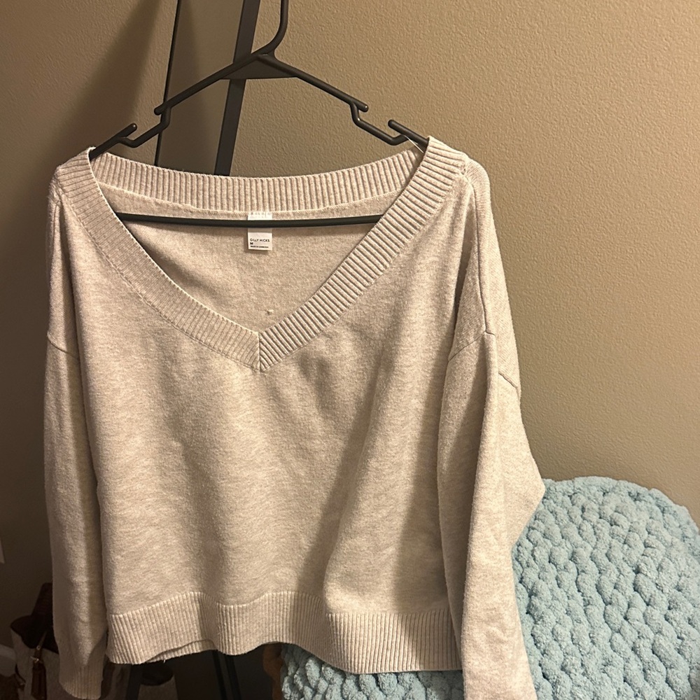 Cozy V-Neck Women's Sweater - Light Beige